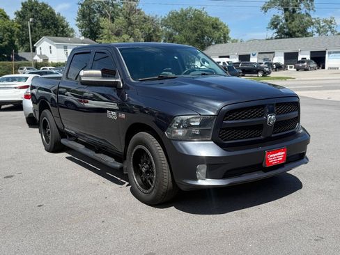 Used 2017 RAM 1500 Express AWD/4WD image 3