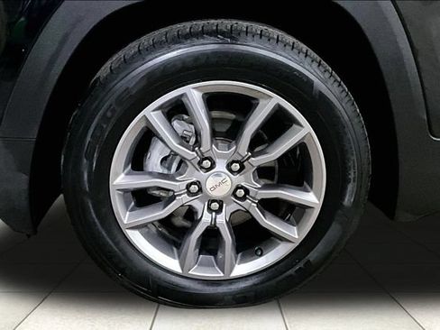 Used 2022 GMC Terrain SLT w/ Infotainment Package II AWD/4WD image 9