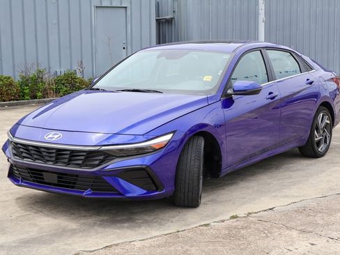 Used 2025 Hyundai Elantra Limited FWD image 25