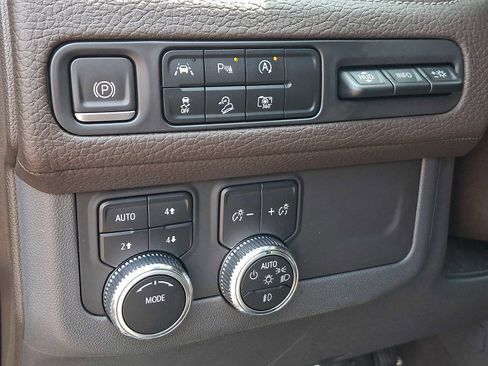 Used 2023 GMC Yukon Denali AWD/4WD image 31