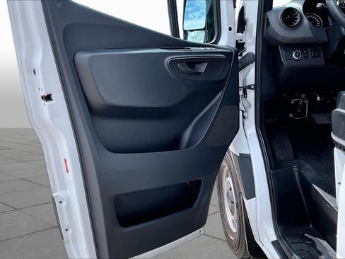 Used 2023 Mercedes-Benz Sprinter 2500 image 25