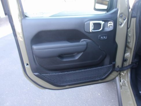 New 2025 Jeep Gladiator Willys image 11