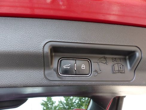 Used 2022 Ford Explorer XLT w/ Equipment Group 202A AWD/4WD image 47