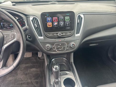 Used 2017 Chevrolet Malibu LT FWD image 10