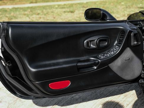 Used 2002 Chevrolet Corvette Convertible w/ Preferred Equipment Group2 image 36