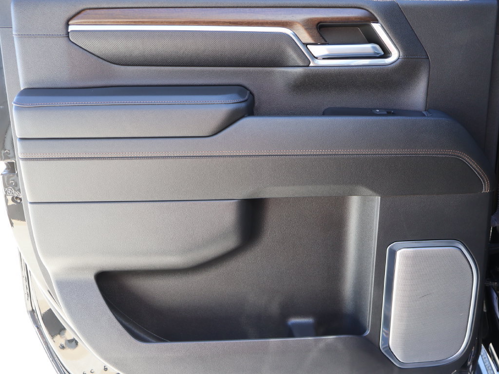 Used 2024 Chevrolet Silverado 2500 High Country w/ High Country Premium Package AWD/4WD image 15