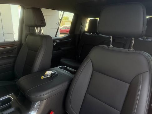 Used 2024 GMC Sierra 1500 Elevation w/ Elevation Premium Package AWD/4WD image 9