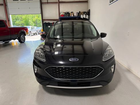 Used 2021 Ford Escape Titanium AWD/4WD image 9
