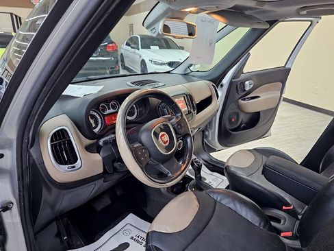 Used 2017 FIAT 500L Lounge w/ Premium Package FWD image 17