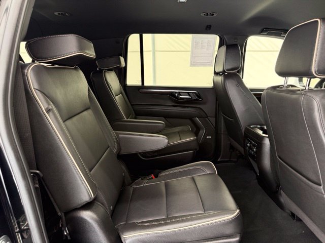 Used 2026 Chevrolet Suburban Premier AWD/4WD image 28