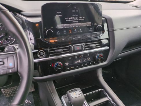 Used 2023 Nissan Pathfinder SL image 26