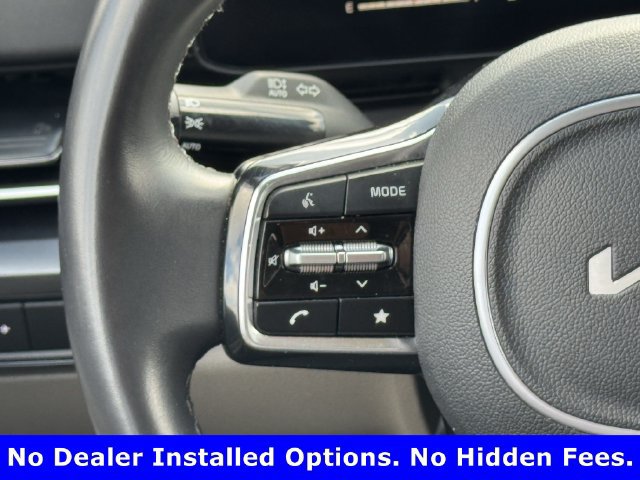 Used 2025 Kia Carnival FWD image 11