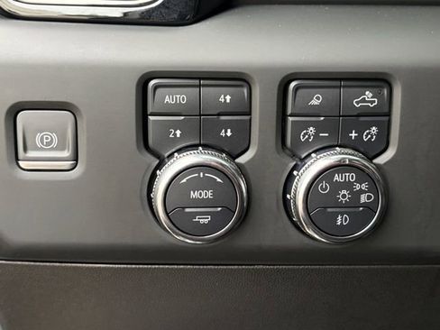 Used 2024 GMC Sierra 2500 AT4 w/ AT4 Premium Plus Package image 5