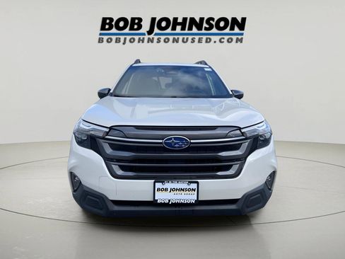 Used 2025 Subaru Forester Premium w/ Convenience Package #1 image 2