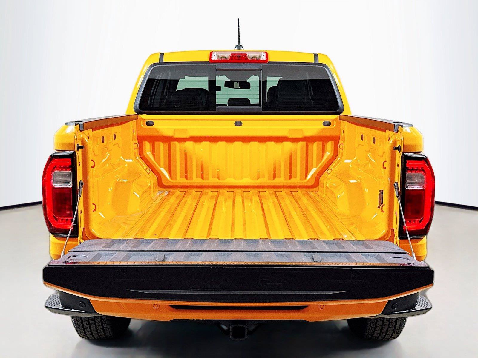 Certified 2026 GMC Canyon AT4 w/ AT4 Premium Package AWD/4WD image 24