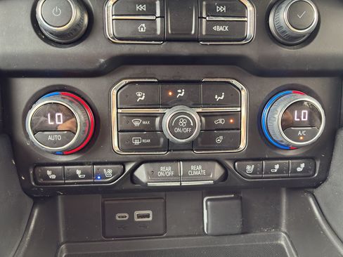 Used 2023 Chevrolet Suburban High Country w/ Advanced Technology Package AWD/4WD image 43