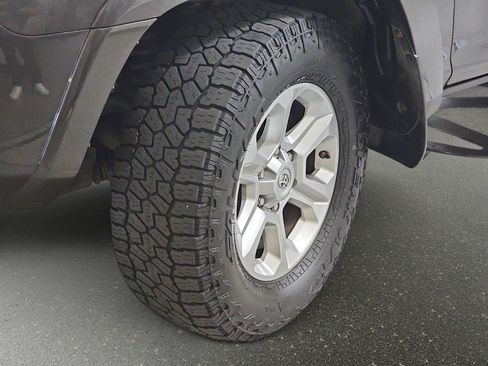 Used 2016 Toyota 4Runner SR5 AWD/4WD image 33