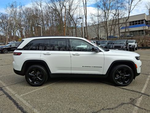 Certified 2023 Jeep Grand Cherokee Altitude AWD/4WD image 8