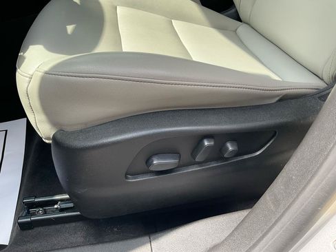 Used 2021 Cadillac XT4 Luxury FWD image 28