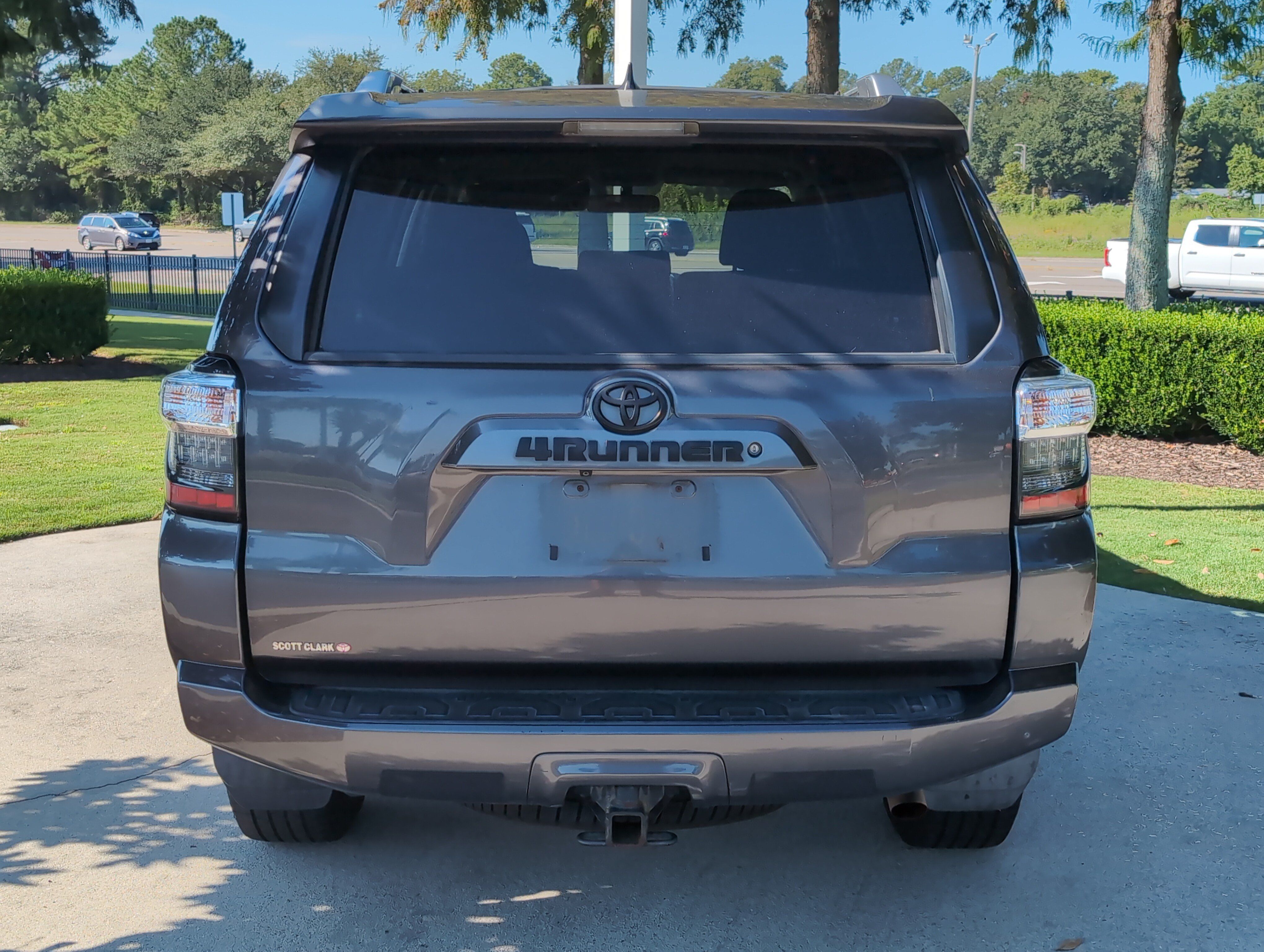 Used 2016 Toyota 4Runner SR5 AWD/4WD image 9