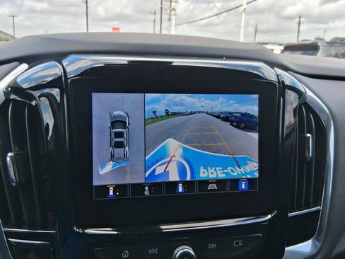 Used 2022 Chevrolet Traverse RS FWD image 7