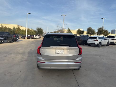 Used 2025 Volvo XC90 B6 Plus image 6