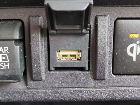 Used 2021 Toyota Tacoma Limited image 23