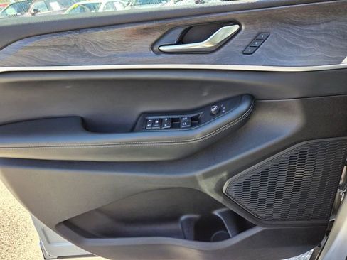 Used 2024 Jeep Grand Cherokee L Limited w/ Luxury Tech Group II image 32