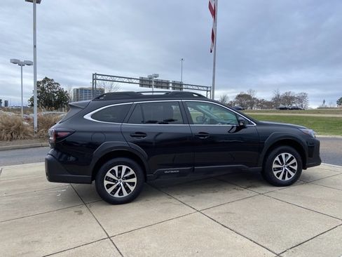 Used 2024 Subaru Outback Premium image 11