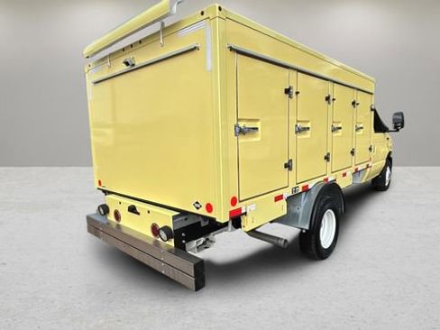 Used 2022 Ford E-450 and Econoline 450 Super Duty RWD image 40