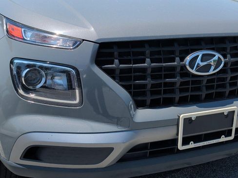 Used 2021 Hyundai Venue SE FWD image 11
