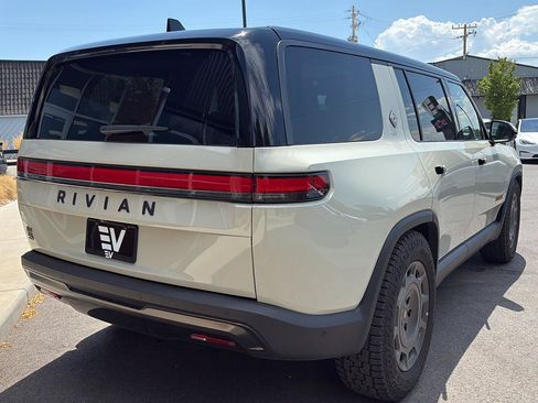 Used 2025 Rivian R1S Adventure AWD/4WD image 8