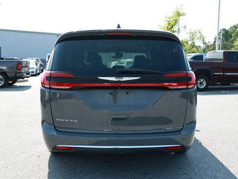 Used 2022 Chrysler Pacifica Touring-L FWD image 4