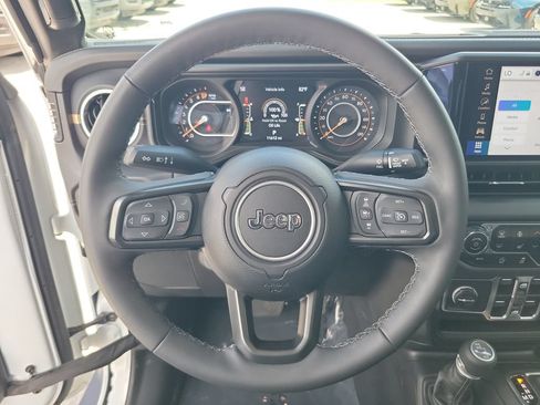 Used 2025 Jeep Gladiator Sport AWD/4WD image 21