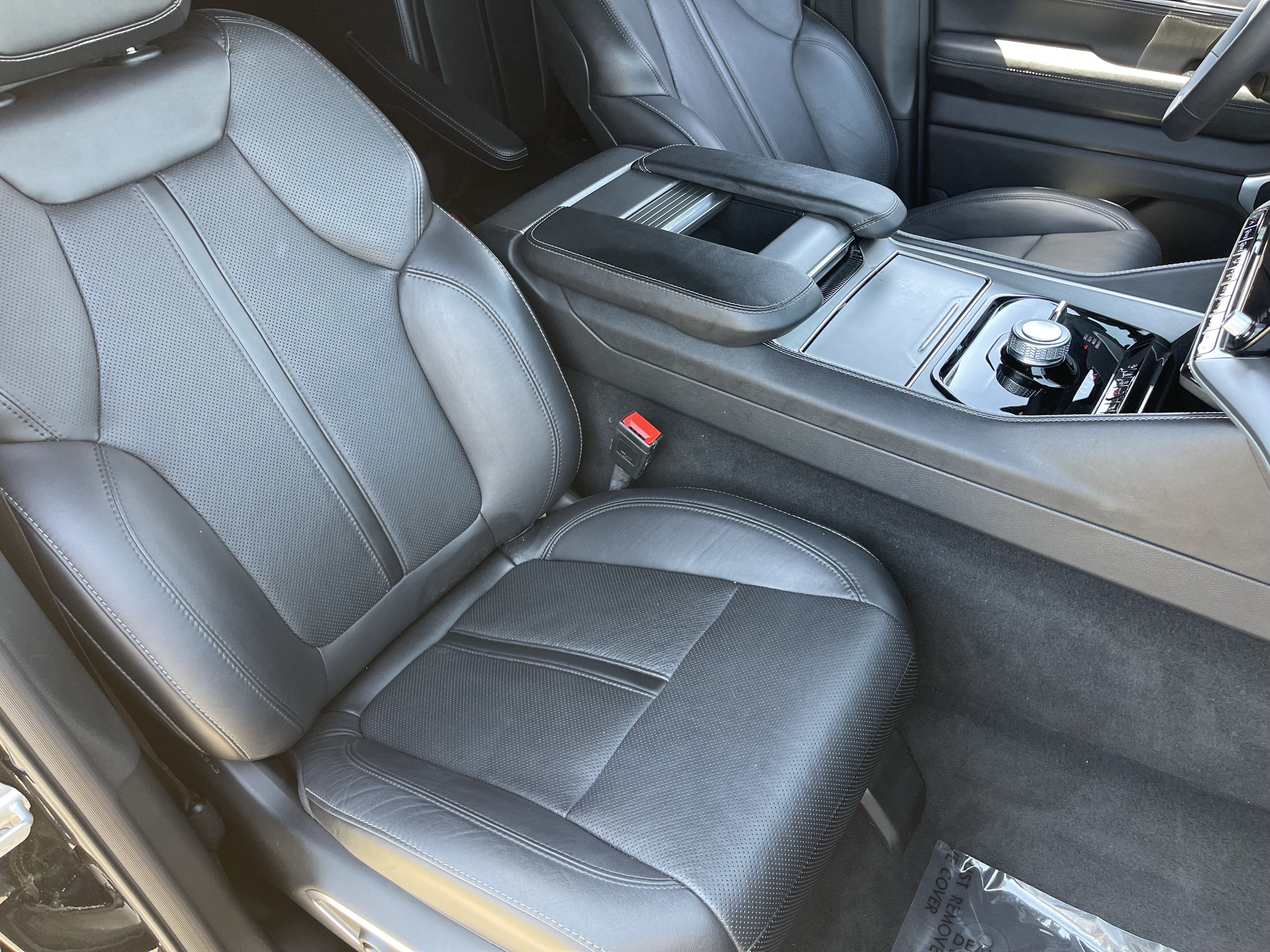 Certified 2025 Jeep Wagoneer Series II AWD/4WD image 10