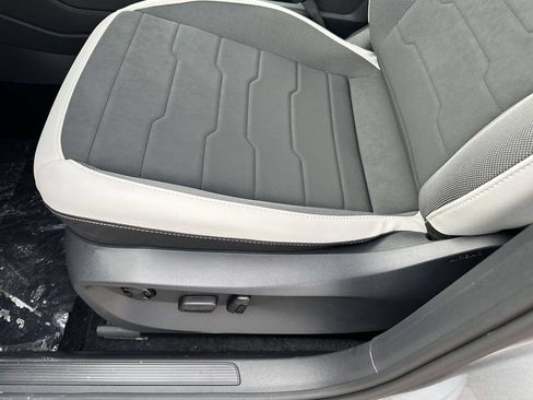 New 2026 Volkswagen Taos SE AWD/4WD image 14