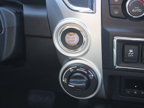 Used 2019 Nissan Titan SV w/ SV Convenience Package image 29