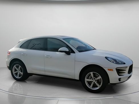 Used 2018 Porsche Macan image 34