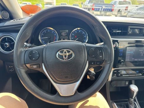 Used 2018 Toyota Corolla LE FWD image 10