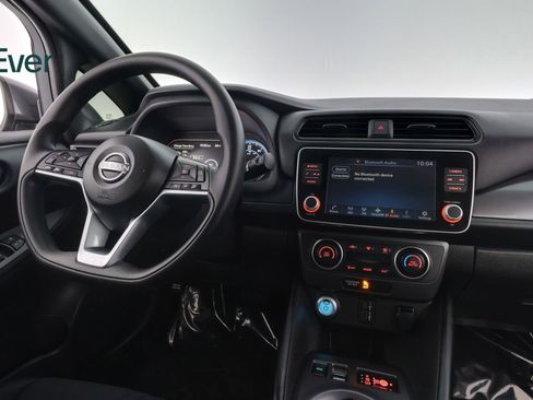 Used 2025 Nissan Leaf S image 25
