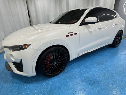 Used 2021 Maserati Levante Trofeo AWD/4WD image 9