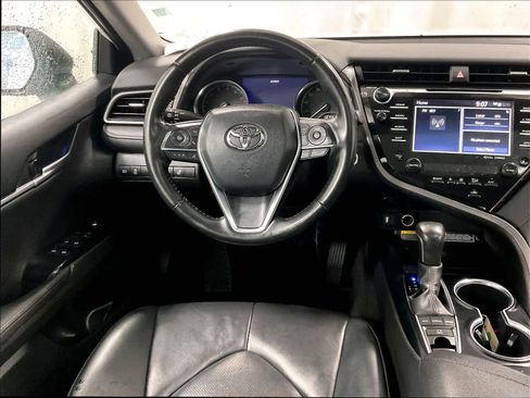 Used 2020 Toyota Camry XLE image 17