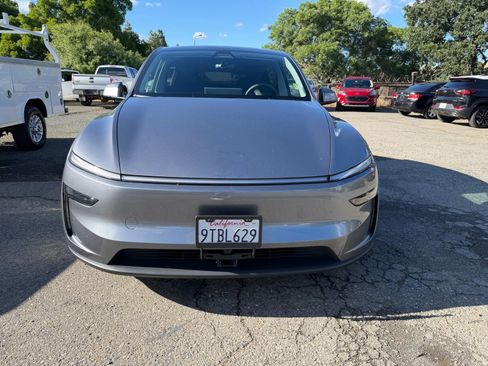 Used 2026 Tesla Model Y AWD image 8