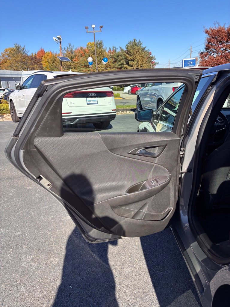 Used 2018 Chevrolet Malibu LT FWD image 25