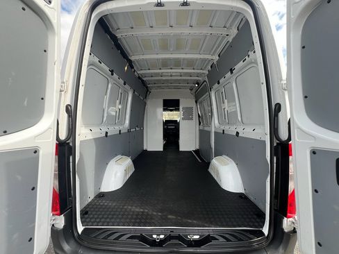 Used 2019 Mercedes-Benz Sprinter 1500 image 24