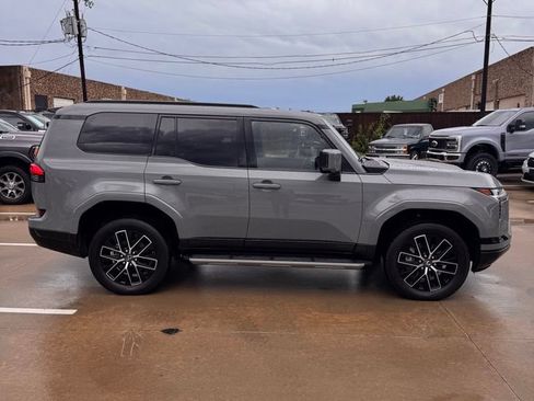 Used 2025 Lexus GX 550 w/ Accessory Package (2T) AWD/4WD image 9
