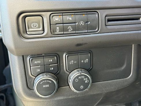 Used 2023 Chevrolet Suburban Premier AWD/4WD image 21