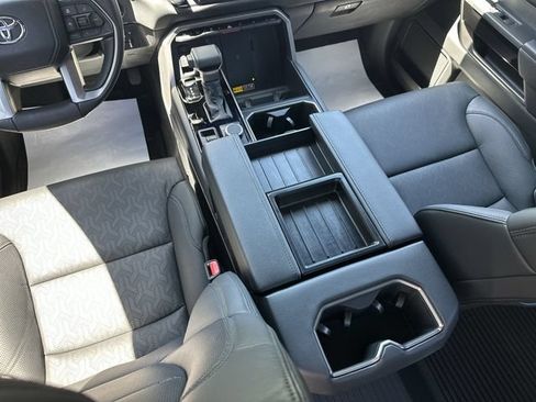 Used 2025 Toyota Tundra Limited AWD/4WD image 24