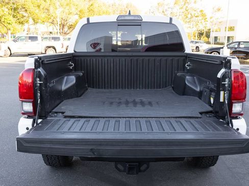 Used 2019 Toyota Tacoma TRD Off-Road AWD/4WD image 8
