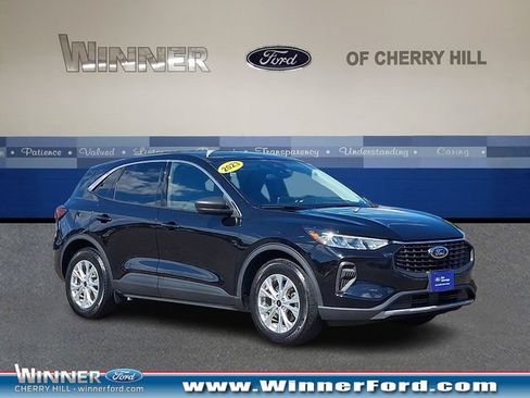 Certified 2023 Ford Escape Active FWD image 1